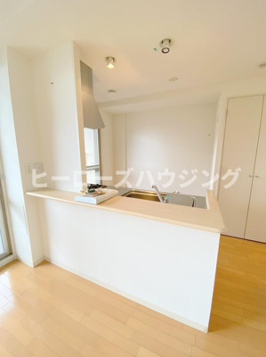 【居間・リビング】 | クロツヴィア桜塚 | ※同タイプの写真となり、実際のお部屋とは異なる場合があります