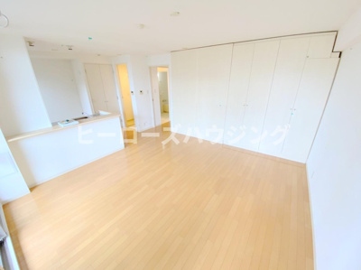 【居間・リビング】 | クロツヴィア桜塚 | ※同タイプの写真となり、実際のお部屋とは異なる場合があります