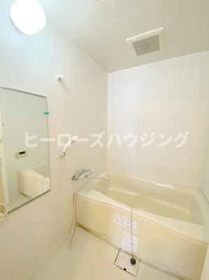 【浴室】 | クロツヴィア桜塚 | ※同タイプの写真となり、実際のお部屋とは異なる場合があります