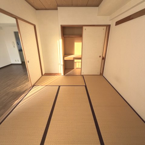 ティアラ高砂ハイツの和室|い草の香りが落ち着く素敵な和室です