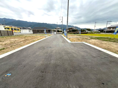【前面道路含む現地写真】 | 葛城市林堂 全5区画 4号地【建築条件なし】【更地】
