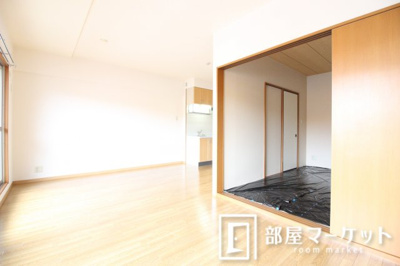 【居間・リビング】 | ラヴィアン八千代 | 同型タイプ