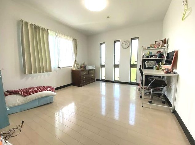 山武郡九十九里町粟生　中古戸建の居間・リビング|二世帯住宅６LDK 敷地約306坪 リビング約33帖 積水ハウス『シャーウッド』ワイドバルコニー
