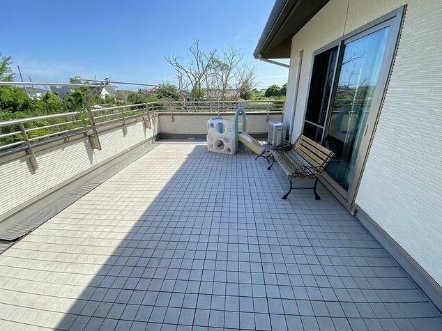 山武郡九十九里町粟生　中古戸建のバルコニー|二世帯住宅６LDK 敷地約306坪 リビング約33帖 積水ハウス『シャーウッド』ワイドバルコニー