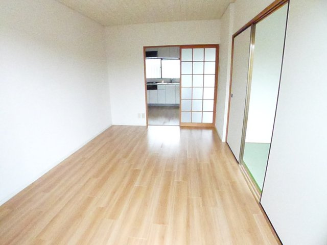 クローバーハイツの居間・リビング