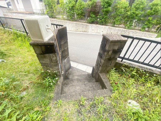 糟屋郡久山町大字猪野　中古戸建の外観|北側からも敷地内への出入りができます！