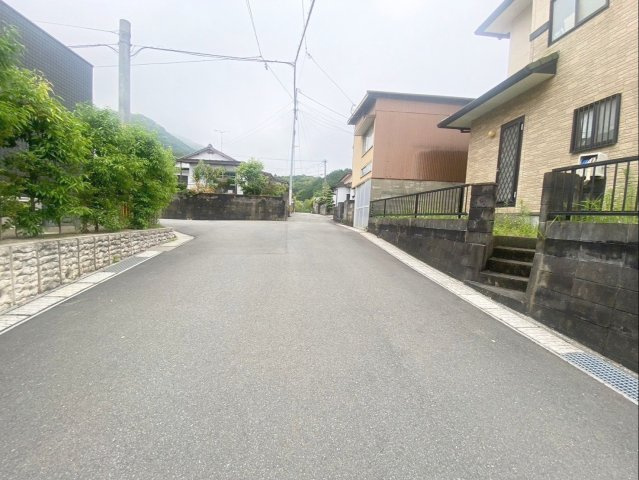 糟屋郡久山町大字猪野　中古戸建の前面道路含む現地写真|前面道路含む現地写真です