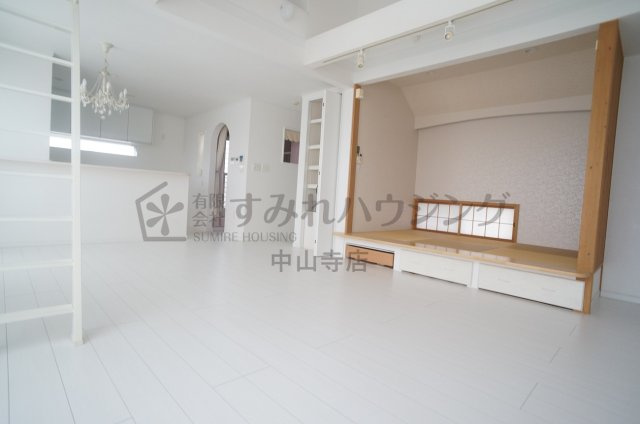 中筋山手７丁目戸建の居間・リビング