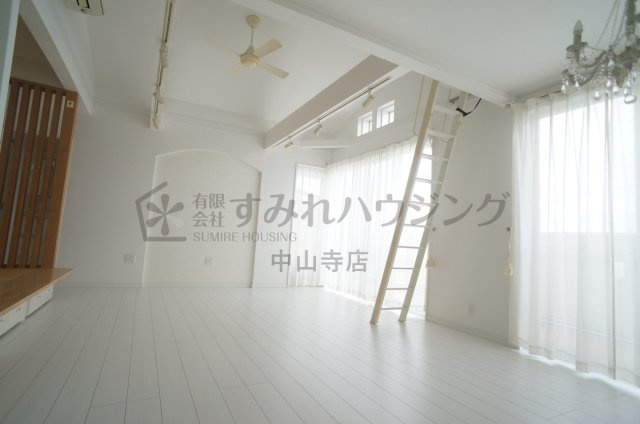 中筋山手７丁目戸建の居間・リビング