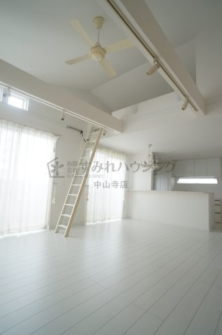 中筋山手７丁目戸建の居間・リビング