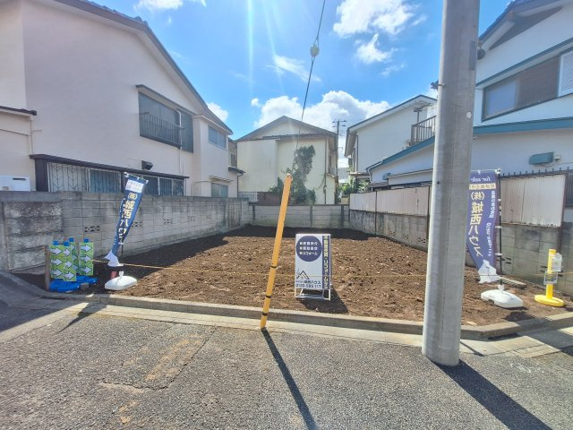 【前面道路含む現地写真】 | 練馬区土支田２丁目　新築戸建 | 豊渓小至近の新築戸建、限定１棟♪♪吹抜けのある解放的なLDKは20.8帖と広々！固定階段式のロフト他、収納豊富な３LDK！