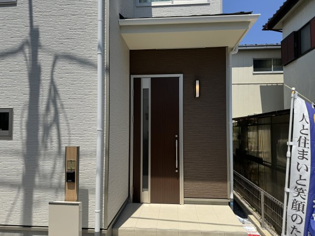 三郷市戸ヶ崎１丁目新築戸建【戸ヶ崎小学校：8分】のエントランス|エントランス・玄関ポーチ