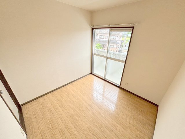 プレミール月見ヶ丘の洋室