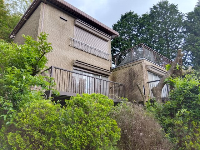 売土地　田方郡函南町平井の外観|建築条件なし！お好きなハウスメーカーでお家が建てられます。現在上物がありますが、解体更地渡しとなります。