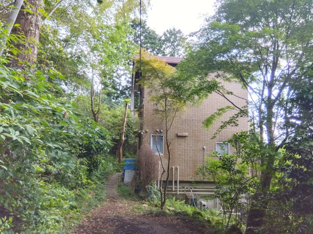 売土地　田方郡函南町平井の外観|熱函道路まで車で8分です。三島市街地、函南や伊豆までのアクセス良好です。別荘地内にコンビニ・レストランがあります。