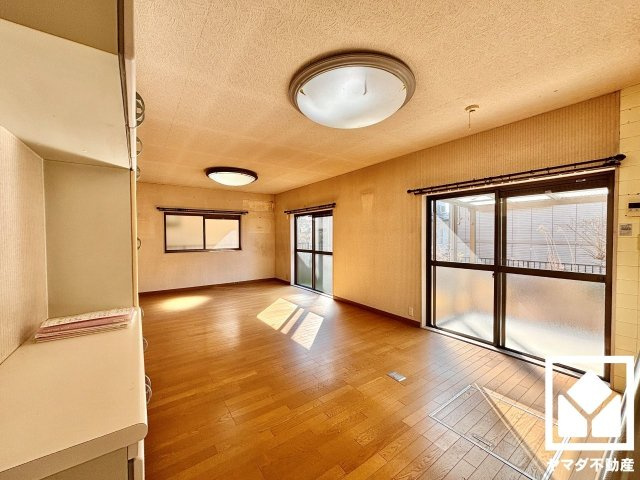 宇治市広野町寺山の居間・リビング