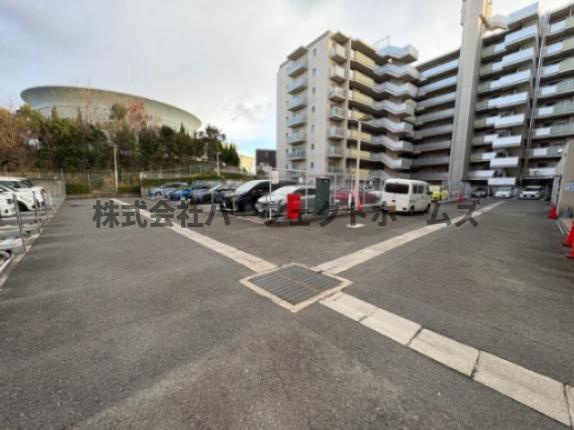 フロレスタ・ミオ山田池公園の駐車場|駐車場です
