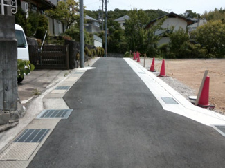 【前面道路含む現地写真】 | 川西市鼓が滝3丁目1号地　建築条件無土地