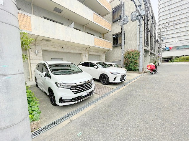 ウインズコート新北野の駐車場