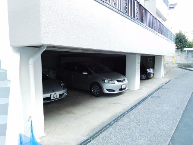 グラベルハイツ南大塚の駐車場
