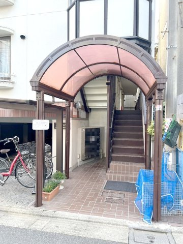 ファミール浅川のエントランス