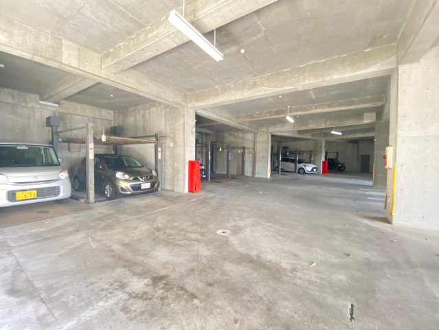 シティ南落合の駐車場