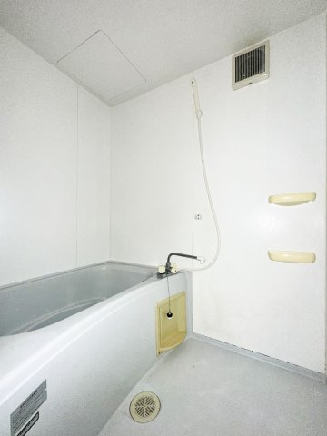 レトア山城の浴室|落ち着いた空間のお風呂です