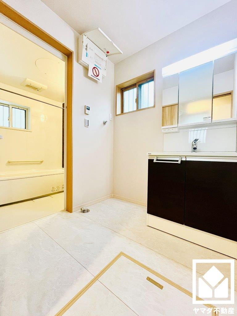 京田辺市三山木越前　４号地の洗面所