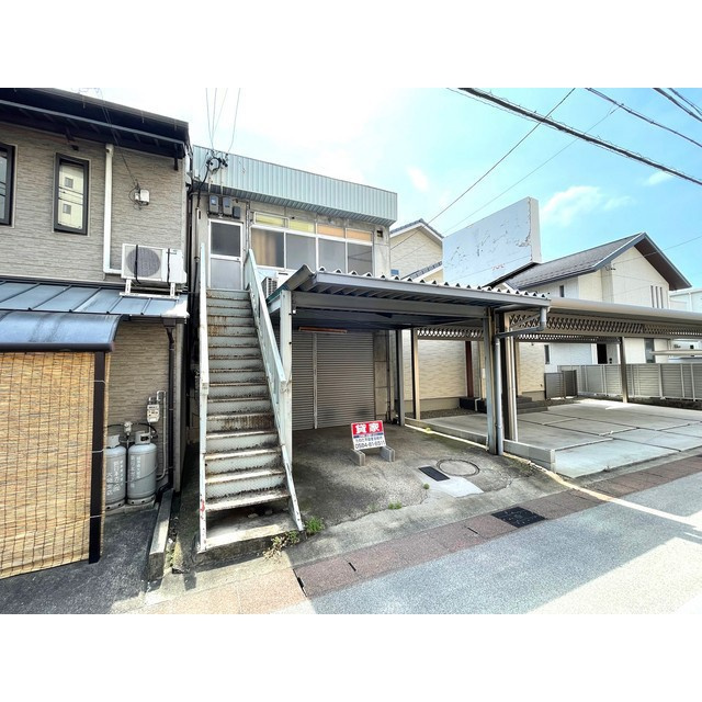 岐阜市加納神明町２丁目の倉庫の駐車場