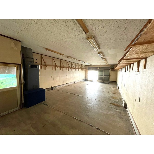 岐阜市加納神明町２丁目の倉庫の居間・リビング