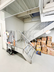 植松町貸倉庫の内装