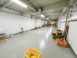 植松町貸倉庫の内装