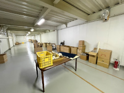 植松町貸倉庫の内装