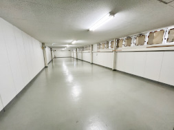 植松町貸倉庫の内装