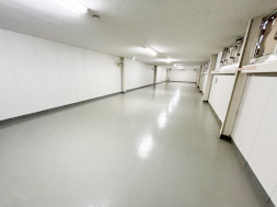 植松町貸倉庫の内装