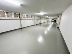 植松町貸倉庫の内装