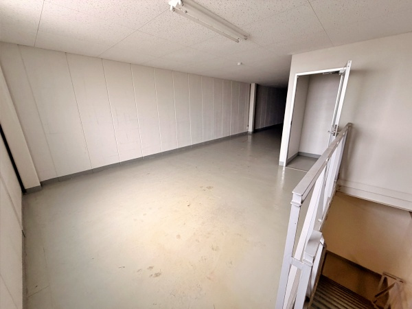 植松町貸倉庫の内装