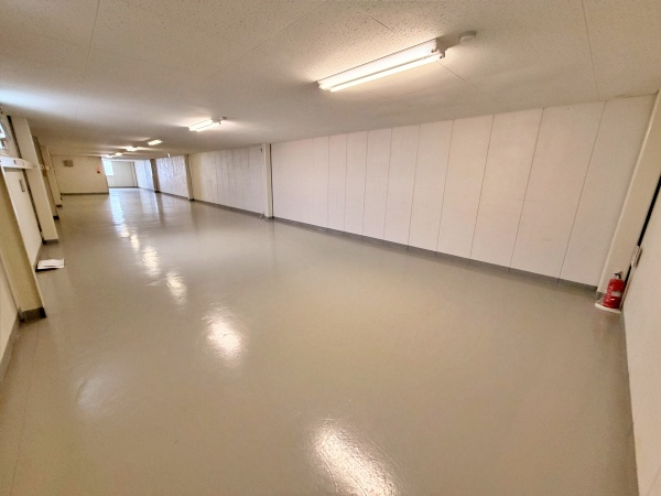 植松町貸倉庫の内装