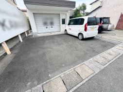 植松町貸倉庫の駐車場