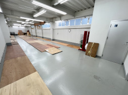 植松町貸倉庫の内装