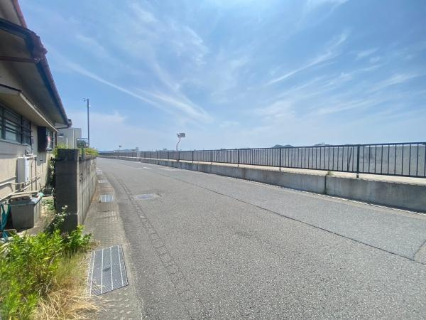 和歌山市三葛　中古戸建の前面道路含む現地写真