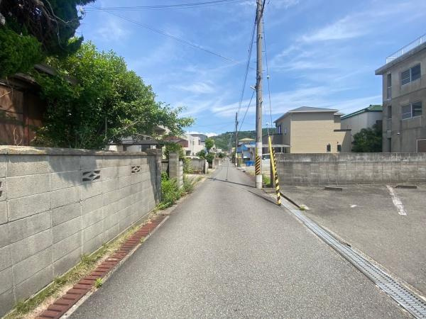 和歌山市三葛　中古戸建の前面道路含む現地写真