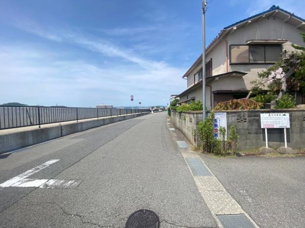 和歌山市三葛　中古戸建の前面道路含む現地写真