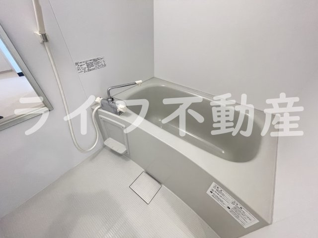 ハイツシャイニングNの浴室|落ち着いた空間のお風呂です