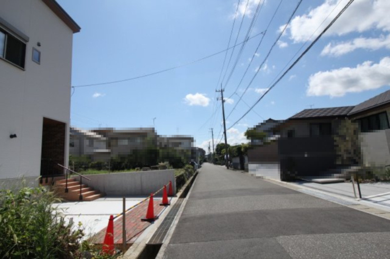 一ツ橋　5号地　新築戸建（全6区画）の前面道路含む現地写真