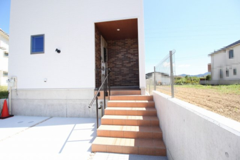 一ツ橋　5号地　新築戸建（全6区画）の玄関