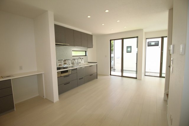 一ツ橋　5号地　新築戸建（全6区画）の居間・リビング|1F　LDK　15.5帖　エアコン付き