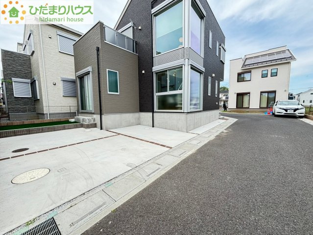 西区佐知川　中古一戸建ての駐車場
