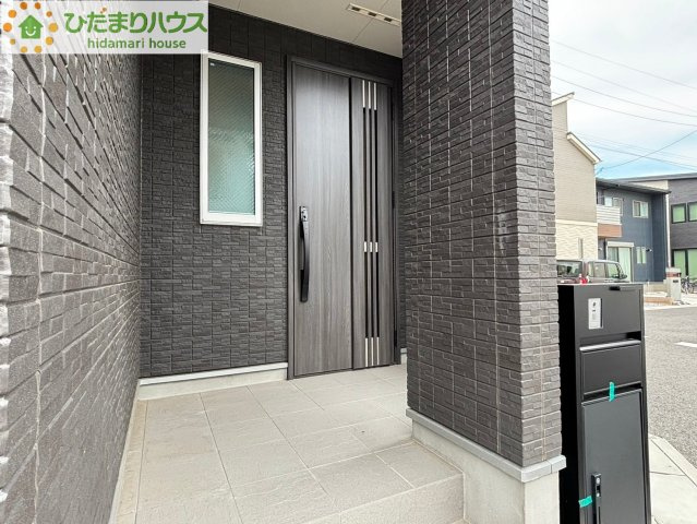 西区佐知川　中古一戸建てのエントランス