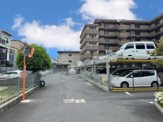 藤和ライブタウン山科の駐車場